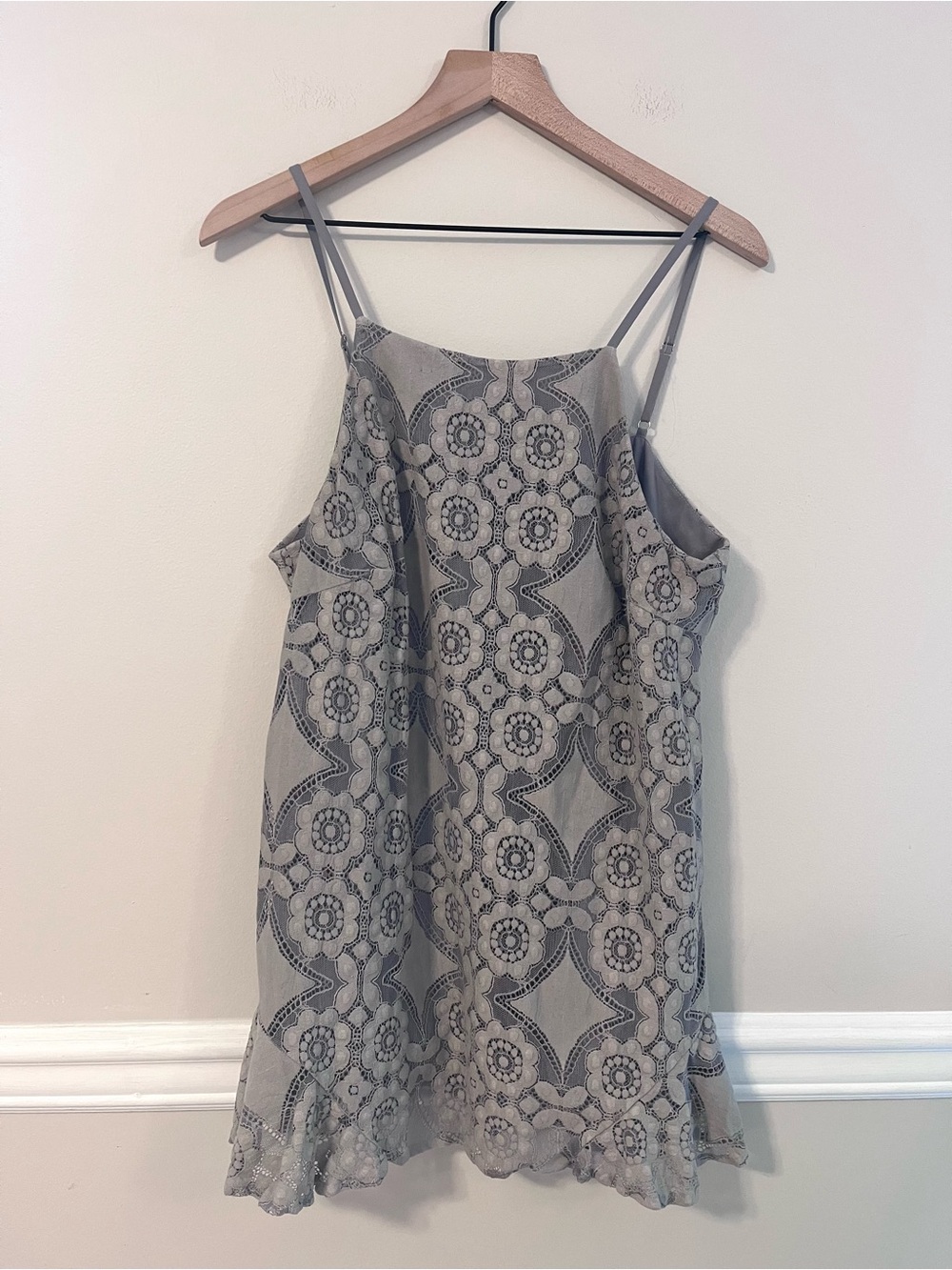 Easel Women’s High Neck Sphaghetti Strap Lace Tank Top Size M Gray Bohemian